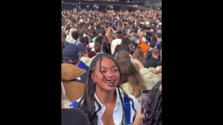 MANON Bresch qui s’ambiance sur Manon B au concert de TIAKOLA