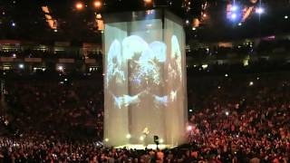 Adele talks dodgy notes, reading signs, team Ginger and wearing a British flag - London O2, 22.03.16