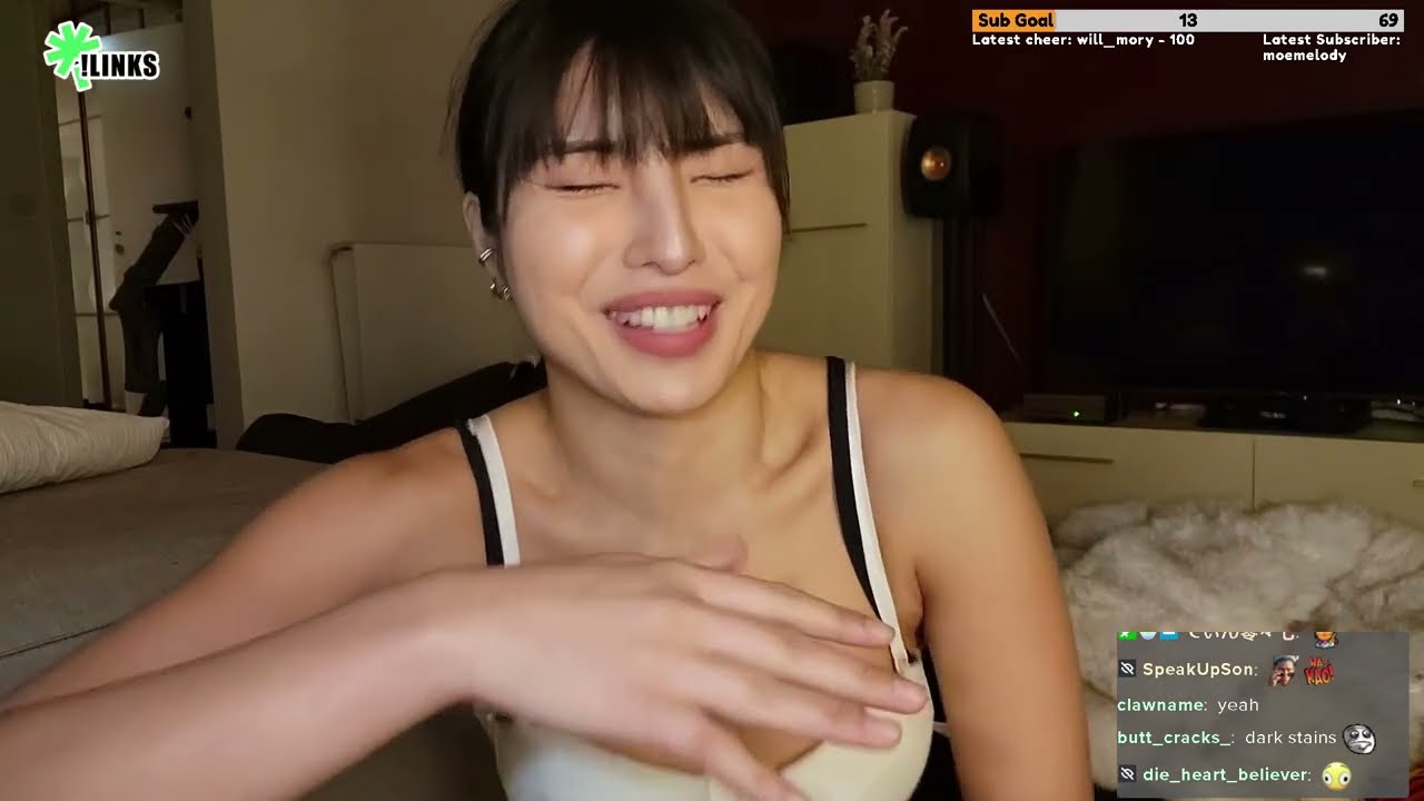 Japanese streamer talks about her armpits