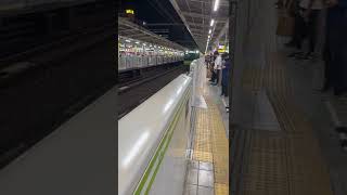 E235系0番台トウ30編成【11G】上野・東京方面行き　池袋駅到着