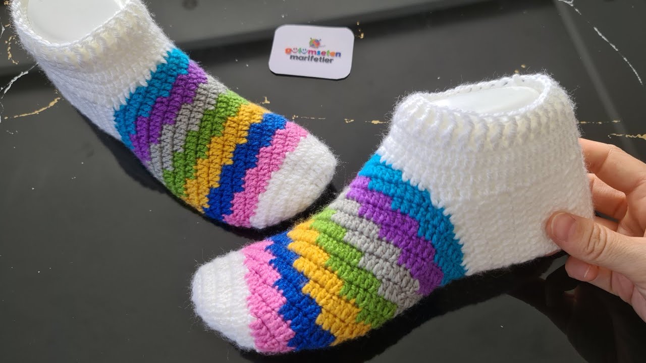 Узнайте, как вязать крючком: разноцветные вязаные выкройки женских носков и тапочек