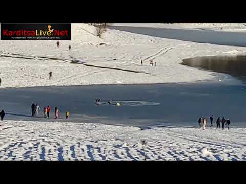 Επικίνδυνοι περίπατοι πάνω στον πάγο της λίμνης Πλαστήρα (16/1/2022)
