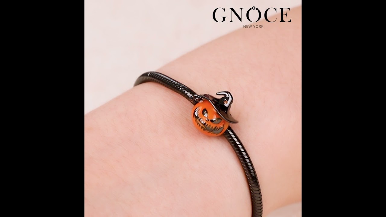 Gnoce Pumpkin Wearing a Wizard Hat Charm