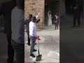 رشوا الورد على العرسان