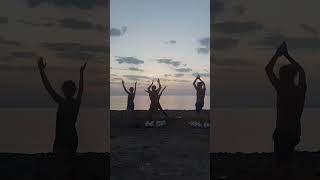 Yoga al atardecer en Cerdeña (Jolepy)