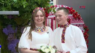 Молодая пара из Воронежа поженилась на Всероссийском свадебном фестивале на ВДНХ
