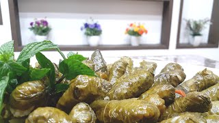 طريقة عمل محشي ورق العنب بزيت الزيتون  Stuffed grape leaves