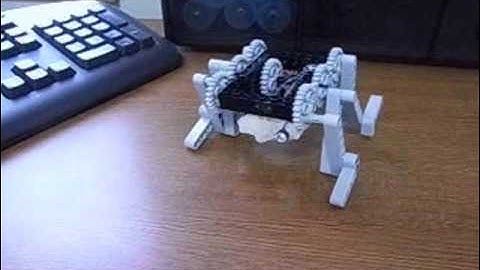 Lego Technic 4 Legged mini Robot.wmv