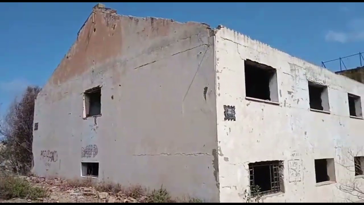 Urbex en Antiguo Cuartel de Santiago ubicado en Batería J, sede del grupo Regulares-52 de Melilla