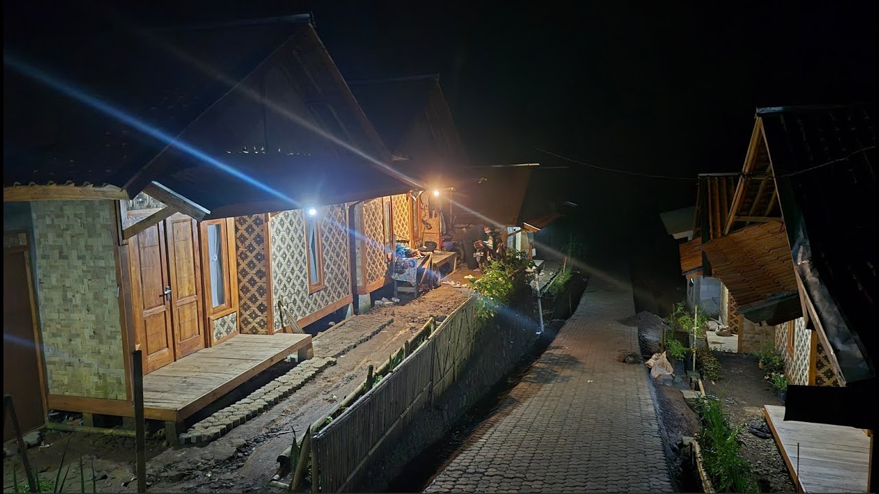 Hidup di Desa, Suasana Malam Saat Menginap Di Kampung KDM Sukabumi