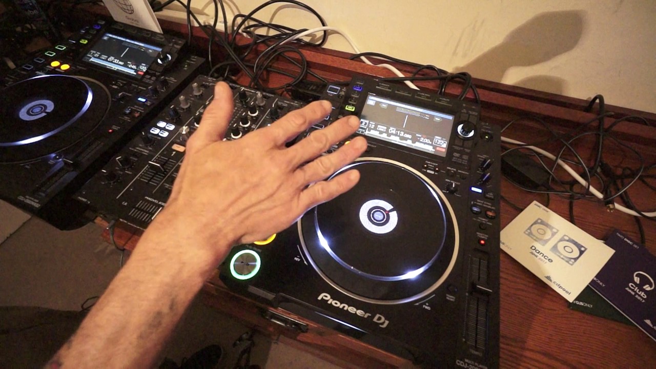 BEGINNER DJ MIXING LESSON VOCALS OVER VOCALS IS A BIG NO NO cdpool june