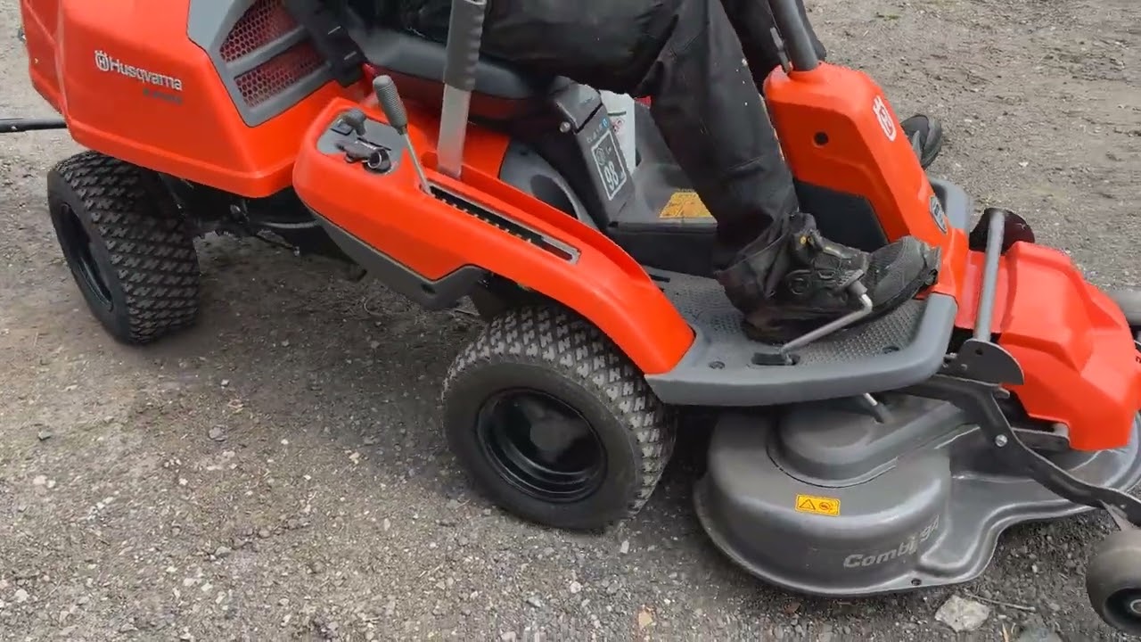 Åkgräsklippare Husqvarna R 214TC - 25 timmar