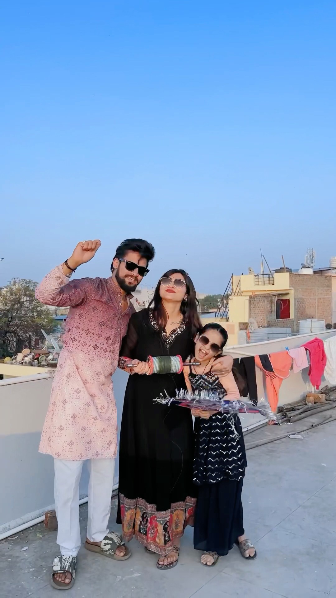 ￼त्यौहार मनाने की ख़ुशी परिवार के साथ ही मिलती है❤️ #kajalsoni #happymakarsankranti #motivation