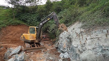 Cầu Cáng Dào ( T 129 )| A Lù ở lại đục tảng đá quá căng rồi - Vừa bột nở vừa máy xúc mà khó quá