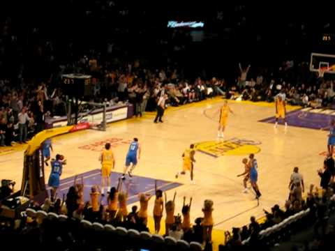 Kobe Bryant Nice Move to the basket against the Th...