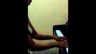 la pianista michiko tocando ahelante