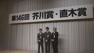 謝辞を一言、会場は笑いに 芥川賞贈呈式で田中さん