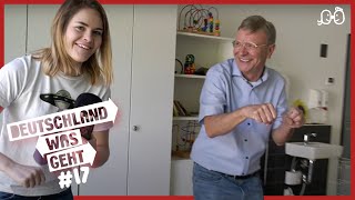 Thomas und hazel gehen zum lach-yoga. ob das lustig wird?deutschland
was geht shopdie größen l xl unserer männer-shirts sind bis auf
weiteres vergriffen!...