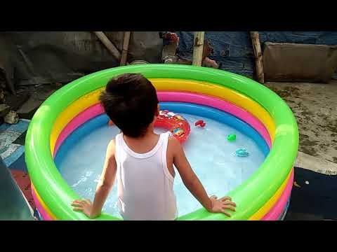 ANAK INI BERANI BERENANG SAMBIL TELANJANG..