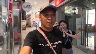 #น้องติน่า #สาวลาว หนุ่มไทยควงแขนสาวลาวเดินห้างดังให้จ่ายเงิน