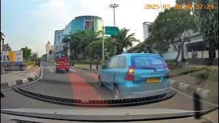 Sopir taxi brengsek, kalau nabrak ngaku miskin..otak kau yg ga ada makanya kau miskin