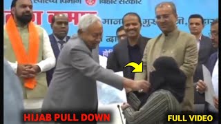 CM Nitish Kumar pulls down woman's hijab at event 😱| मुस्लिम महिला का हिजाब निकला |nitish kumar news