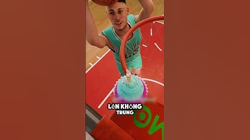 anh ấy thổi nến bánh kem trong khi chơi bóng rổ #shorts