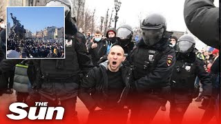 Anti-Putin protesters clash with cops across Russia over poisoned Alexei Navalny