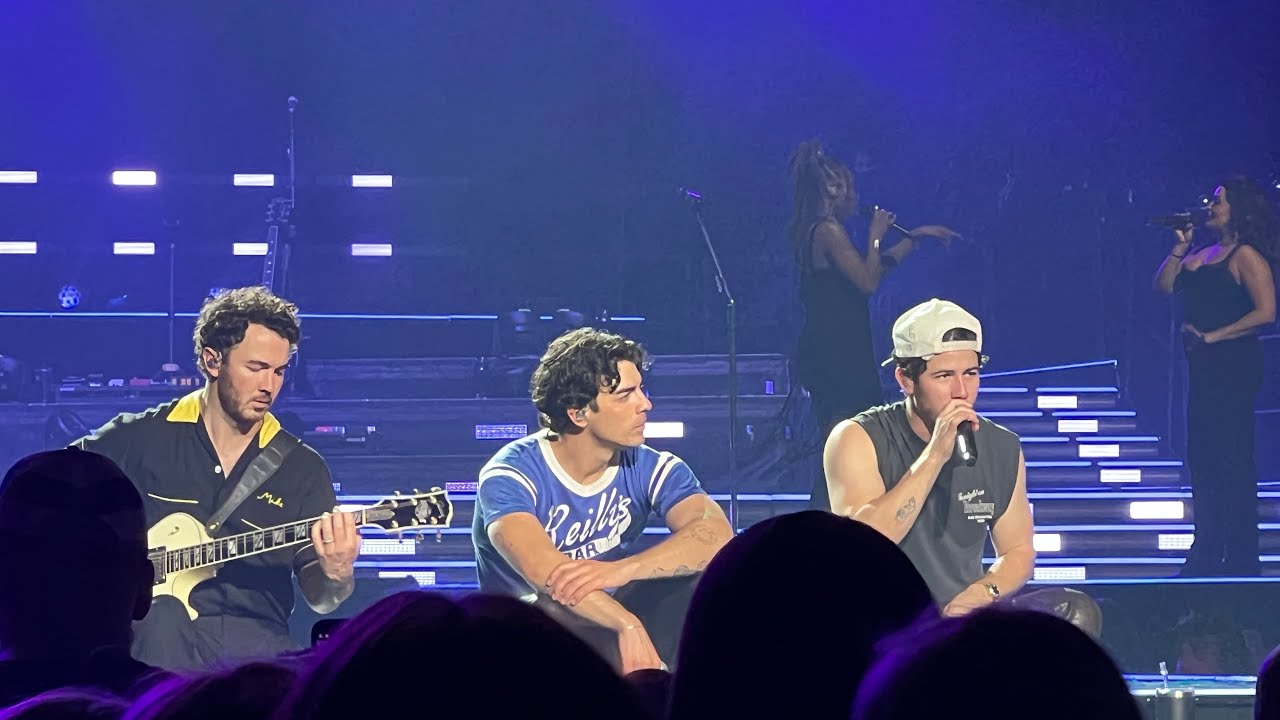 Jonas Brothers-Vacation eyes (live)