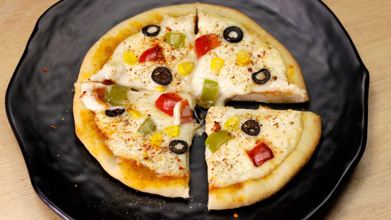 बिना Yeast और चीज़ के बनाइये पिज़्ज़ा कढ़ाई में | Lockdown Pizza Recipe - No Yeast - No Cheese | MintsRecipes