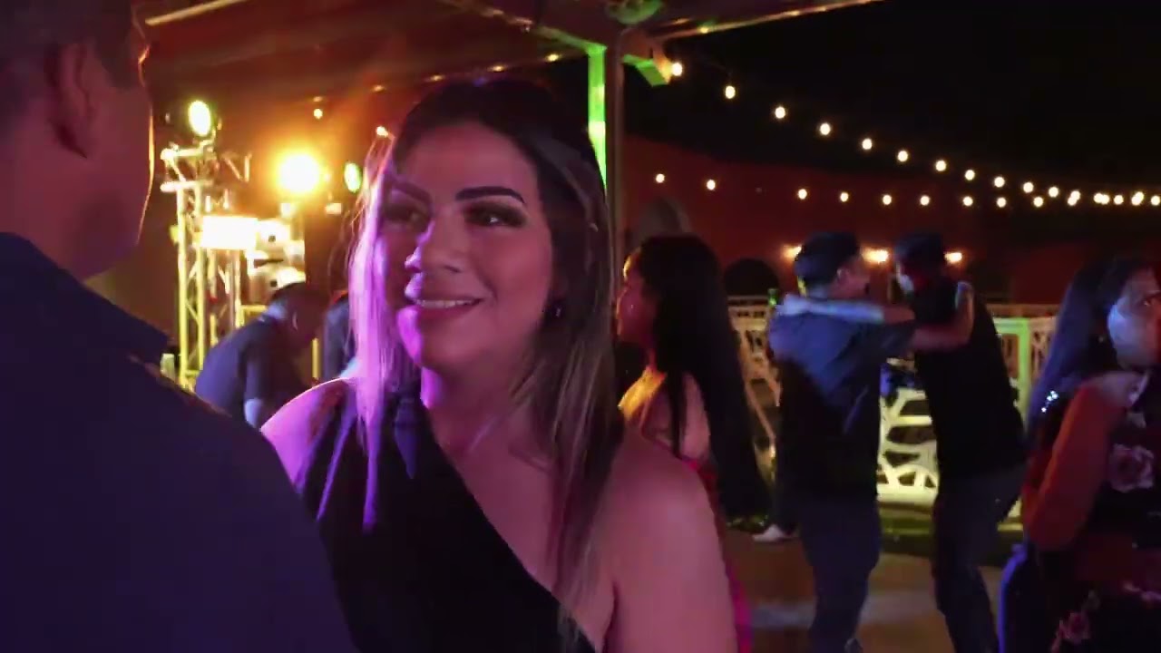 No es negra es morena Javier López en vivo anoche