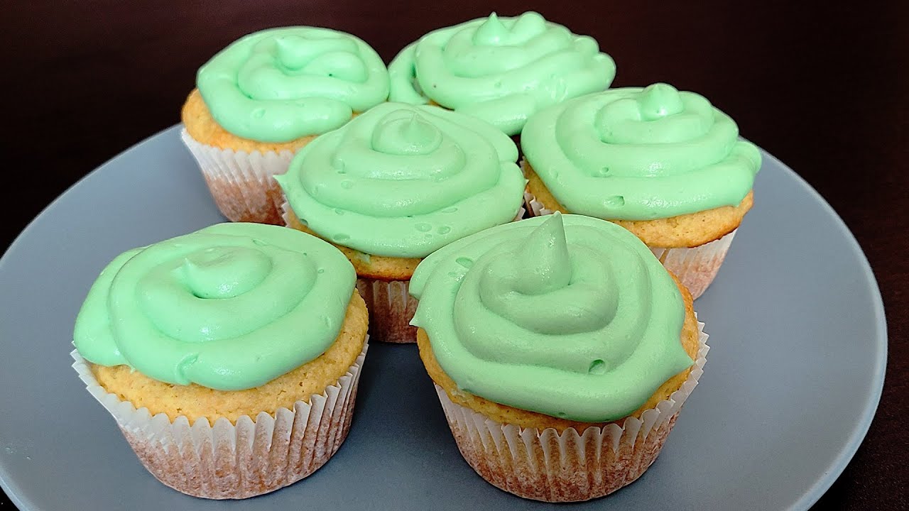 How To Make Keto Cupcakes With Buttercream Frosting Keto Cupcake