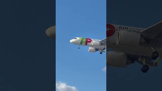 TAP Air Portugal A320neo Comes in LOW at Heathrow! ✈️🔥#shorts #airbus
