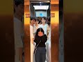 她好像有点不开心?续集来了!#在想什么呢 #帅哥 #宽肩窄腰 #宽肩窄腰