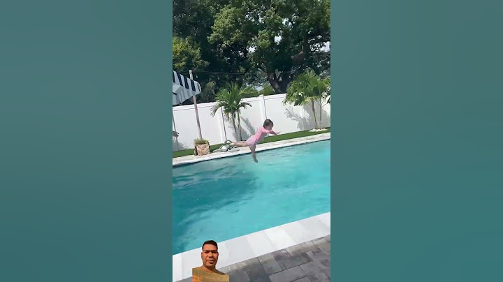 Babies’Pool Pool Plunge Showcasing Surprising Swimming Skills