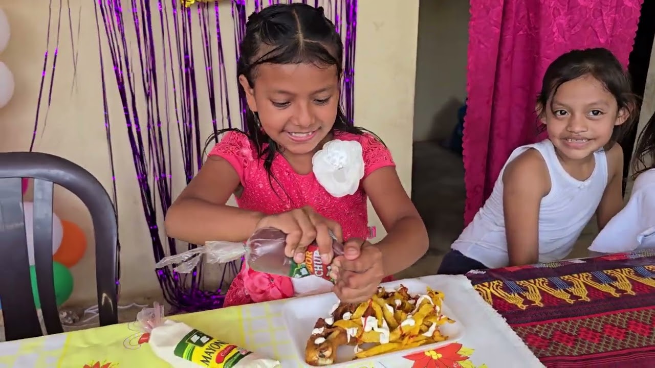 A la Cumpleañera Le Encanto El Almuerzo