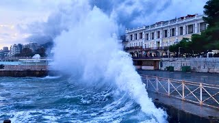 МОЩНЫЙ ШТОРМ В КРЫМУ ЧУТЬ НЕ СМЫЛ ОТЕЛИ И ЛЮДЕЙ В МОРЕ.