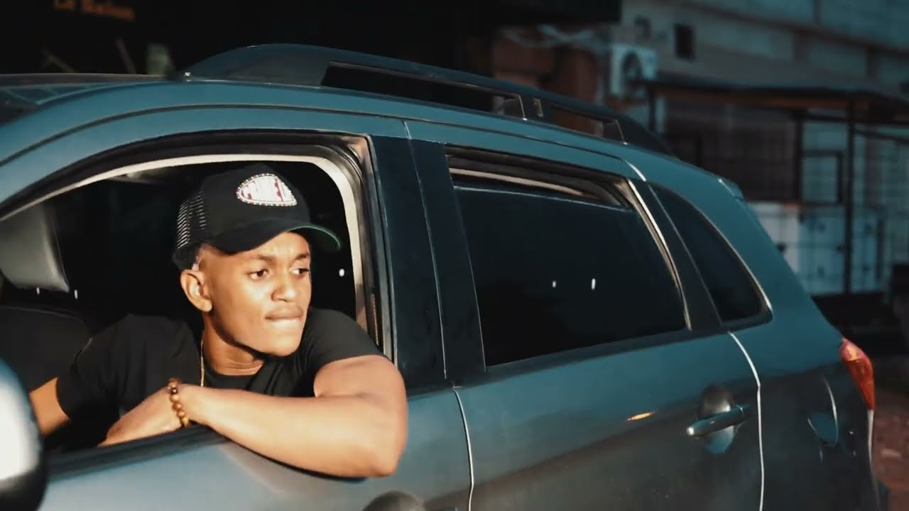 MBj - Shake (Clip Officiel) auf YouTube ansehen MBj - Shake (Clip Officiel) auf YouTube ansehen