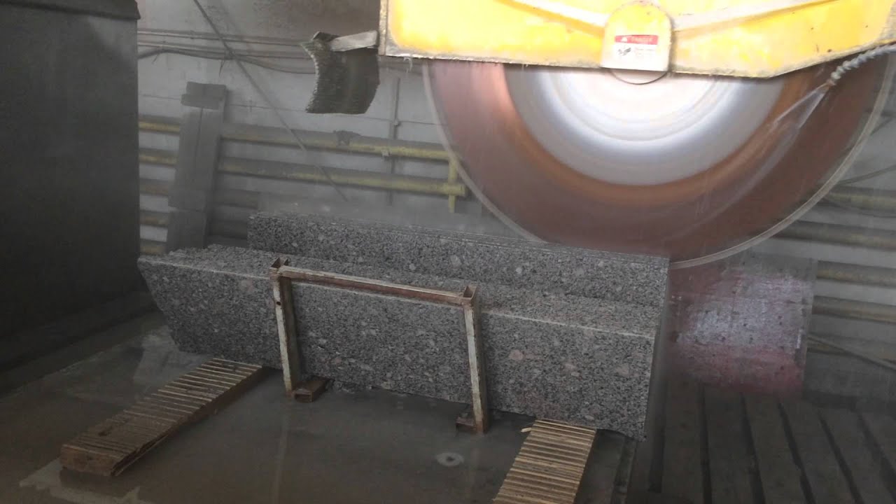 Распиловка гранита диском 1300мм ГК АМГ - YouTube