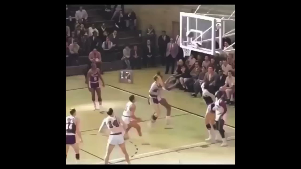 Rare colorized footage of Wilt Chamberlain gettin buckets