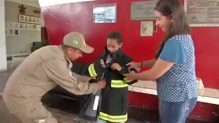 Corpo de Bombeiros Militar realiza sonho de Natal de uma criança em Campo Grande