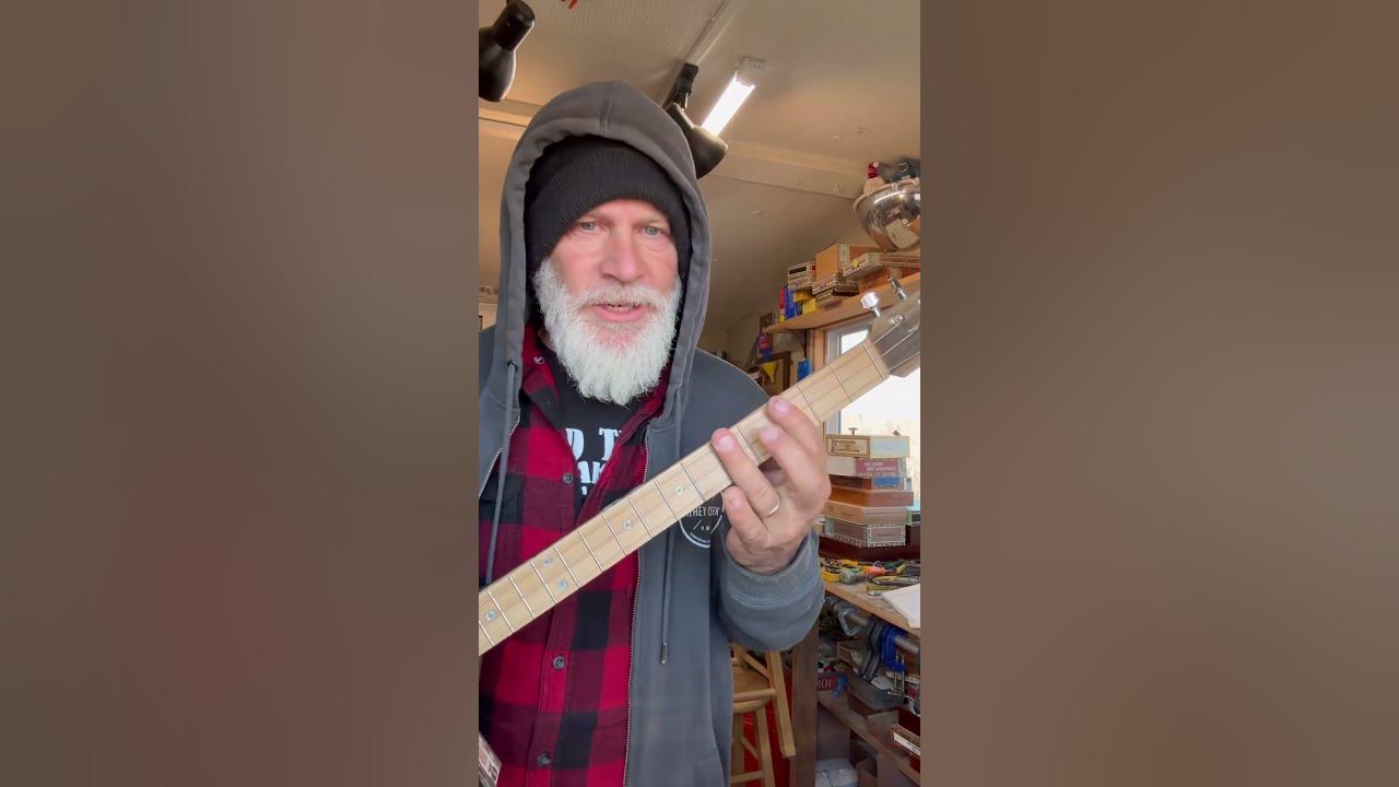Cigar Box Guitar - Minor to Major TRICK 😎👍🏽 #cigarboxguitar #music