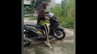 KATRINA belajar mengendarai SEPEDA MOTOR Honda Beat (Jumat, 17/02/23)