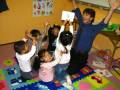アイレ英会話学校の幼稚園児クラスの授業風景です。