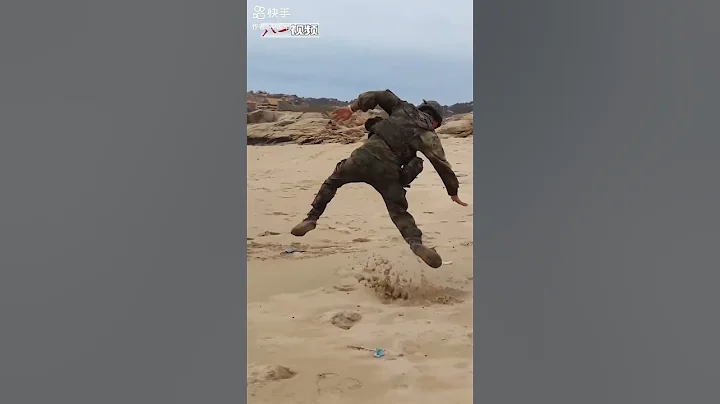 China army engineer＃Landing on the beach＃PLA - DayDayNews