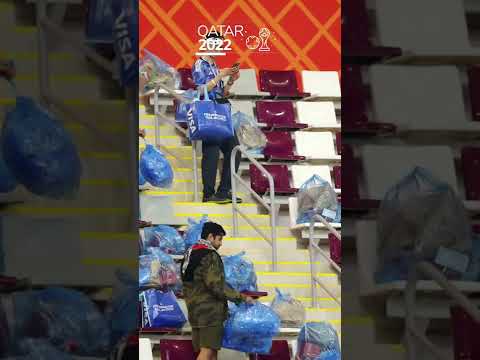 ¡Los japoneses celebraron recogiendo su basura en Qatar!