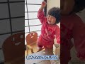 【まさかの反応!!】初めてアイスクリームを食べた１歳の娘の反応