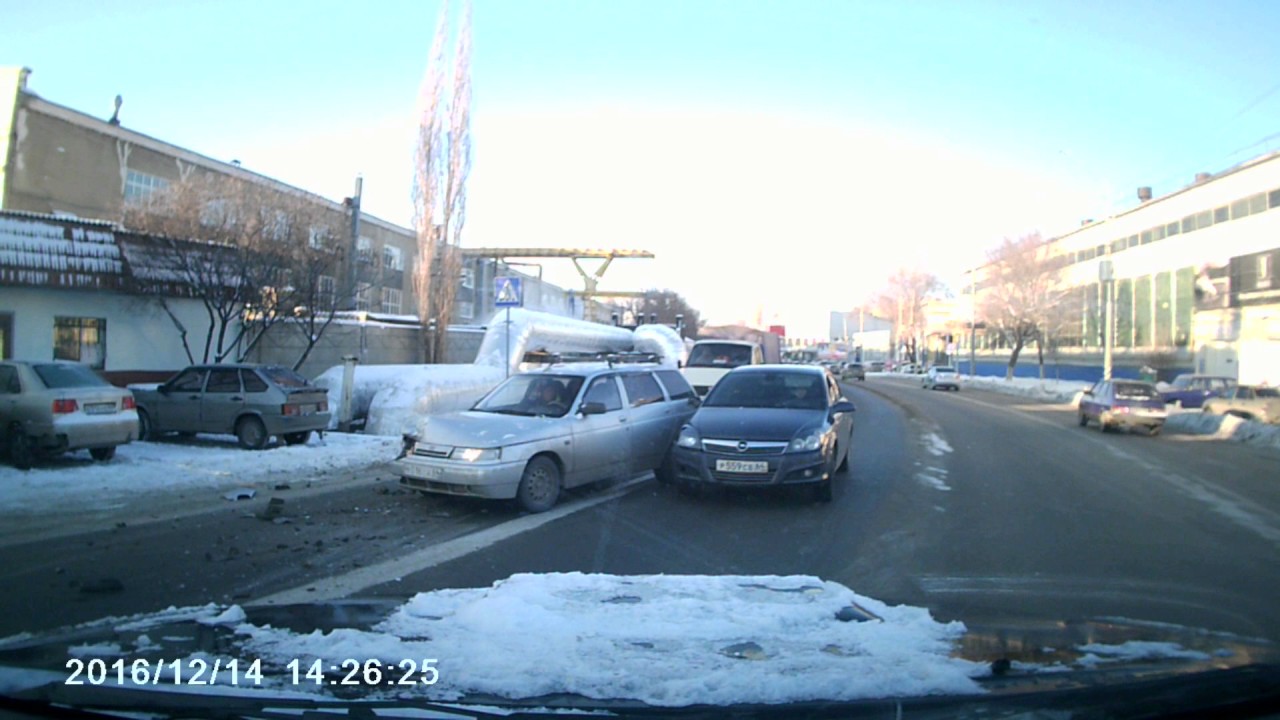 Саратов авария субару