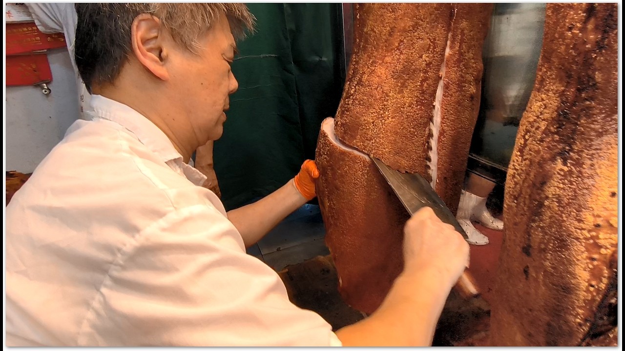 香港燒味 師傅出馬 明哥師傅好介紹 琵琶鴨半隻 飲紅酒 正啊 Roast Pork Crispy Yummy Hong Kong Food 玟瑰露酒豉油雞 香噴噴 美味嫩滑 好吃 香港美食 新強記燒臘