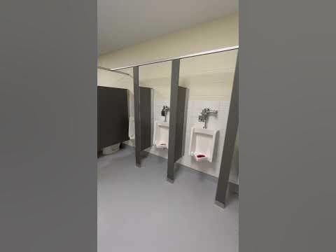 Туалет в американской школе - YouTube